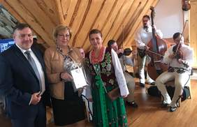 Pokaż zdjęcie: Od lewej: Prezes Adam Stromidło, dyrektor Marta Mordarska, prezes Czesława Cieniawska