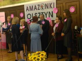 Pokaż zdjęcie: Amazonki dziękują przyjaciołom