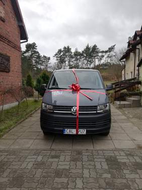 Pokaż zdjęcie: Zakupiony 9- osobowy autobus został dofinansowany ze środków Państwowego Funduszu Rehabilitacji Osób Niepełnosprawnych w ramach Programu wyrównywania różnic między regionami III