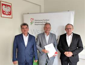 Pokaż zdjęcie: Kolejna umowa podpisana 