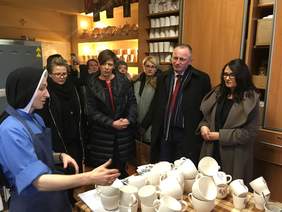 Pokaż zdjęcie: Dorota Habich, p.o. Prezesa Zarządu PFRON z wizytą w Spółdzielni Socjalnej „Talent"