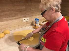 Pokaż zdjęcie: Faworki przygotowane przez Małopolski Oddział PZG