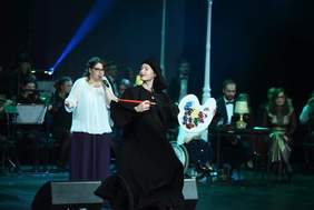 Pokaż zdjęcie: Koncert piosenek francuskich z okazji Dnia Godności Osób z Niepełnosprawnościami w Operze Nova w Bydgoszczy