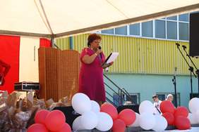 Pokaż zdjęcie: wystąpienie Haliny Chojnackiej Prezesa Polskiego Stowarzyszenia Ludzi Cierpiących na Padaczkę Oddziału Łódzkiego