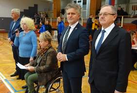 Pokaż zdjęcie: Obecni na uroczystości otwarcia: senator Krzysztof Słoń oraz dyrektor Świętokrzyskiego Oddziału PFRON Andrzej Michalski