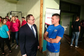 Pokaż zdjęcie: rozmowa z p. Remigiuszem Woźniakiem z WTZ z Ostrowca 