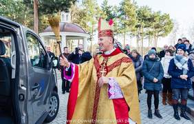 Pokaż zdjęcie: samoch_d_biskup.jpg