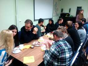 Pokaż zdjęcie: Spotkanie edukacyjne z zagranicznymi studentami dla osób z wadą wzroku