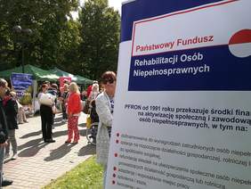 Pokaż zdjęcie: Punkt informacyjny Opolskiego Oddziału Państwowego Funduszu Rehailitacji Osób Niepełnosprawnych