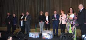 Pokaż zdjęcie: Laureaci "Pociechy Brata Alberta" DPS w Ojcowie