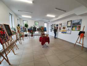 Pokaż zdjęcie: Ostatnie przygotowania do otwarcia wystawy