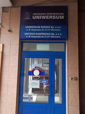 Pokaż zdjęcie: Szyld Spółdzielni Usługowej Uniwersum