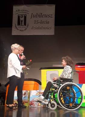 Pokaż zdjęcie: Dyrektor Teresa Chłosta oraz przewodniczący Paweł Karniowski dziękowali przyjaciołom i darczyńcom