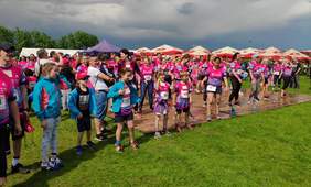 Pokaż zdjęcie: Biegacze przed startem