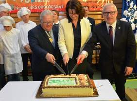 Pokaż zdjęcie: Jubileuszowy tort z okazji 35 lecia