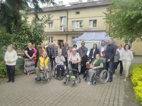 Pokaż zdjęcie: Mieszkańcy Domu Pomocy Społecznej