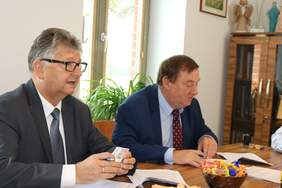 Pokaż zdjęcie: Leszek Burczyk - Starosta Powiatu Starogardzkiego (z lewej), Kazimierz Chyła -Wicestarosta Starogardzki