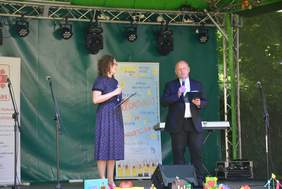 Pokaż zdjęcie: Prowadzący galę