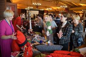 Pokaż zdjęcie: Świąteczny Kiermasz Rękodzieła w Śremie