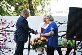 Pokaż zdjęcie: Jerzy Dębski Dyrektor Oddziału Lubelskiego PFRON, Iwona Ratajczak Przewodnicząca Koła PSONI w Świdniku 