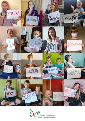 Pokaż zdjęcie: Plakat #ZostańwDomu - na plakacie zdjęcia dzieci i młodzieży chorych na mukowiscydozę