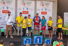 Pokaż zdjęcie: Dekoracja zawodników III Biegu po Oddech w kategorii PTWM