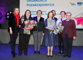 Pokaż zdjęcie: Zdjęcia pamiątkowe po wręczeniu nagród Kryształy Soli 2019