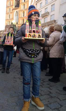 Pokaż zdjęcie: Uczniowie SOSW nr 6 w Krakowie podczas 75. Konkursu Szopek Krakowskich