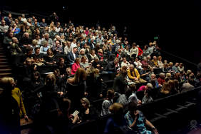 Pokaż zdjęcie: Publiczność zgromadzona na koncercie