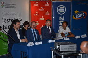 Pokaż zdjęcie: od lewej: Łukasz Szeliga Prezes PKPar, Mieczysław Nowicki, Wiceprezes PKOL, Margulan Baimukhan, Ambasador Kazachstanu w Polsce,Bakhtiyar Bazarbekov, kierownik projektu Blind Race