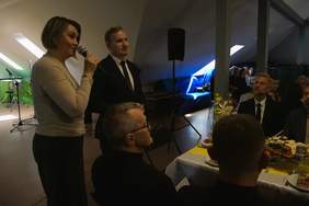 Pokaż zdjęcie: Składanie świątecznych życzeń