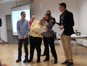 Pokaż zdjęcie: Wręczanie statuetek