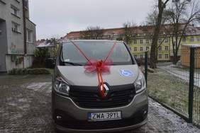 Pokaż zdjęcie: Nowy bus z kokardą