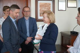 Pokaż zdjęcie: Pamiątkową rzeźbę otrzymał Michał Bohuszko