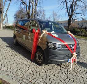 Pokaż zdjęcie: Nowy bus do przewozu podopiecznych Domu Pomocy Społecznej w Klisinie