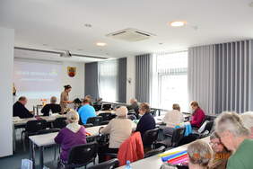 Pokaż zdjęcie: Warszataty robienia kwiatów z bibuły