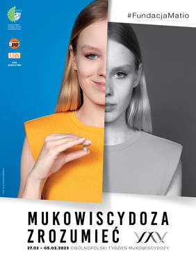 Pokaż zdjęcie: Plakat kampanii „Mukowiscydoza - ZROZUMIEĆ”. Zdjęcie młodej kobiety podzielone na część kolorową i czarno-białą. W części kolorowej dziewczyna trzyma tabletkę i jest uśmiechnięta, na drugiej części ma smutną minę.