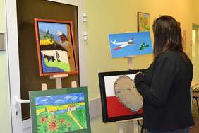 Wystawa prac w siedzibie Warmińsko-Mazurskiego Oddziału PFRON