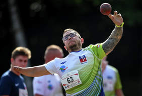 Pokaż zdjęcie: Zawody w pchnięciu kulą