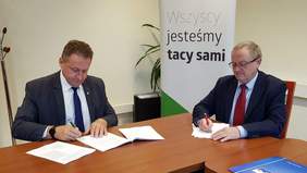 Pokaż zdjęcie: Od lewej burmistrz D. Skiba, dyr. A. Michalski