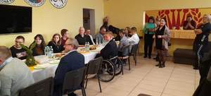 Przy świątecznym stole w fundacji "Dogadanka"