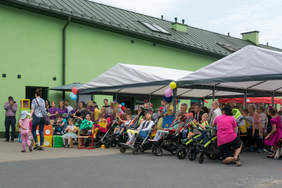 Pokaż zdjęcie: Uczestnicy festynu