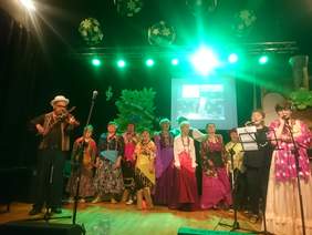 Pokaż zdjęcie: występ artystyczny 