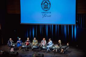 Pokaż zdjęcie: "Runda wspomnień" na scenie audytorium, fot. Dominik Paszliński/www.gdansk.pl  