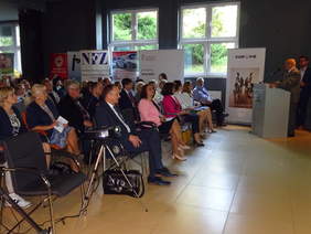 Rektor WSIZ dr Wergiliusz Gołąbek wita uczestników Forum