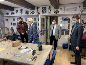 Pokaż zdjęcie: Wizyta Prezesa Zarządu PFRON w Centrum Pomocowym Caritas Archidiecezji Gdańskiej im. św. Matki Teresy z Kalkuty w Krzywym Kole