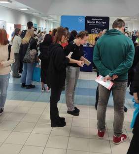 Pokaż zdjęcie: Uczestnicy giełdy