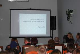 Pokaż zdjęcie: Prezentacja multimedialna dla uczestników oficjalnego otwarcia Mieszkania