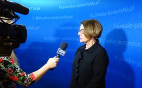Dyrektor Kujawsko-Pomorskiego Oddziału PFRON Aleksandra Gierej podczas udzielania wywiadu dla TVP3 Bydgoszcz