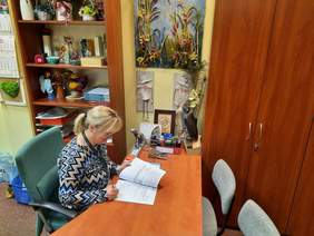 Pokaż zdjęcie: Podpisywanie umów w ramach programu „Pomoc obywatelom Ukrainy z niepełnosprawnością”